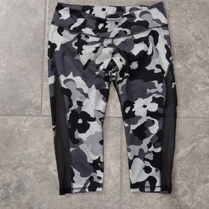 Capri legging camo black, shades of gray XL petite
